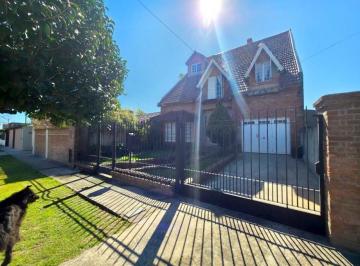Casa · 300m² · 8 Ambientes · Casa en Burzaco