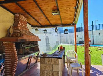 Casa · 200m² · 5 Ambientes · 2 Cocheras · Venta Casa 5 Ambientes Palomar Pileta Garaje