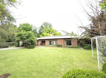 Casa · 280m² · 6 Ambientes · 4 Cocheras · Casa en Loma Verde