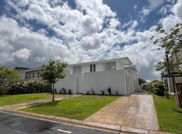 Casa · 305m² · 6 Ambientes · 3 Cocheras · Casa en Venta en Muelles, Puertos, Escobar