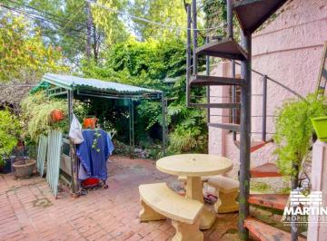 Casa · 260m² · 3 Ambientes · 1 Cochera · Casa en Venta de 3 Ambientes en Martinez a Reciclar