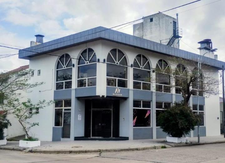 Local comercial · 648m² · 3 Ambientes · 2 Cocheras