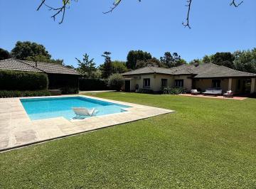 Casa · 307m² · 6 Ambientes · 2 Cocheras · Casa de 5 Dorm. en Venta en Fisherton