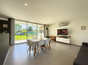 Casa · 125m² · 4 Ambientes · 2 Cocheras · Casa en Villa Parque Sicardi