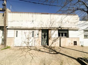 Casa · 80m² · 3 Ambientes · 1 Cochera · Venta Casa. Barrio Lisandro de La Torre. Rosario