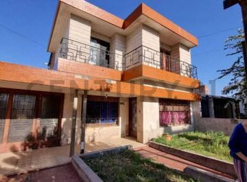 Casa · 208m² · 5 Ambientes · 1 Cochera · Casa 2 Plantas
