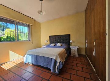 Casa · 260m² · 6 Ambientes · 2 Cocheras · Venta Casa de 4 Dorm. en Fisherton.