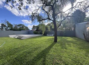 Casa · 76m² · 3 Ambientes · Venta Casa Funes Profesional Country 2 Dorm. Estrenar Piscina