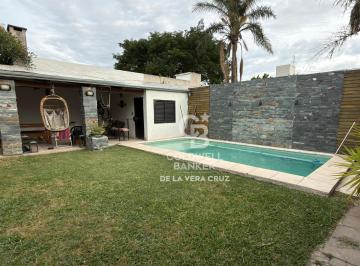 Casa · 158m² · 8 Ambientes · 2 Cocheras · Oportunidad! Hermosa Casa en Barrio 7 de Marzo, Santo Tomé.
