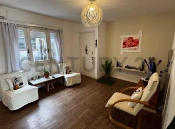Departamento · 60m² · 2 Dormitorios · Venta Ciudad Vieja, 2 Dorm. Excelente Estado, Bajos Gastos Comunes