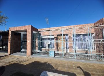 Casa · 250m² · 5 Ambientes · 1 Cochera · Alvear 540 (S), Pasando Boulevard. V° Krause.