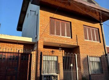 Casa · 120m² · 5 Ambientes · 2 Cocheras · Casa en Venta Calle Chaco 182. Don Bosco