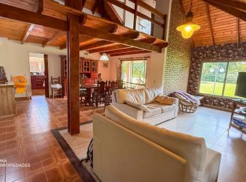 Casa · 154m² · 4 Ambientes · 2 Cocheras · Casa 2 Dorm. con Extenso Jardín - El Talero 2600 - Funes | Venta