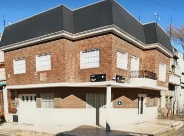 PH · 117m² · 4 Ambientes · 1 Cochera · PH Barracas con Cochera Propia