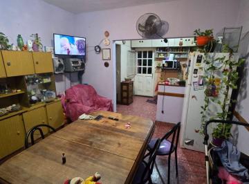Casa de 3 ambientes, Morón · Casa con 2 Dorm., Cochera y Patio