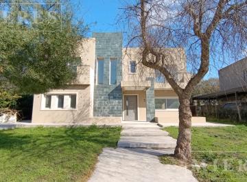 Casa · 200m² · 5 Ambientes · 1 Cochera · Casa en Venta Sobre Lote Interno a La Troncal Area 5 San Matias