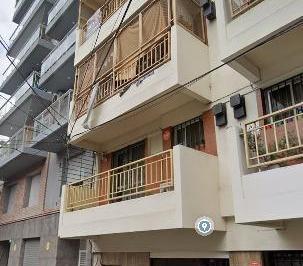 Casa · 60m² · 3 Dormitorios · Casa de Pasillo en Venta, a Reciclar, de 3 Dorm., 2 Baños, Patio, Op. de Inversión!