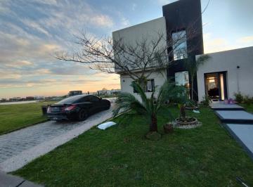 Casa · 180m² · 5 Ambientes · 2 Cocheras · Casa en Venta San Sebastian - Cuan Propiedades