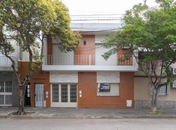 Casa · 70m² · 6 Ambientes · 1 Cochera · Venta - Casa de Dos Dorm. y Cochera - Barrio Arroyito