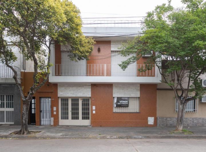 Casa · 70m² · 6 Ambientes · 1 Cochera