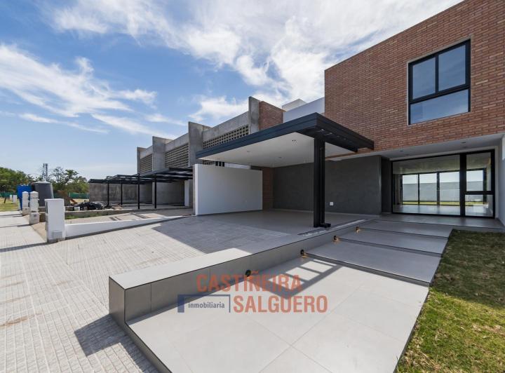 Casa · 230m² · 5 Ambientes