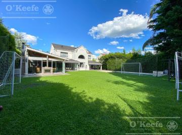 Casa · 454m² · 5 Ambientes · 1 Cochera · Casa en Venta de Cuatro Ambientes con Amplio Parque en Abril Club de Campo, Hudson