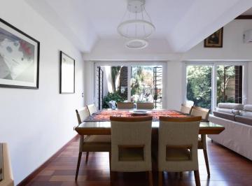 Casa · 346m² · 5 Dormitorios · 3 Cocheras · Sucre y Tronador