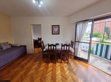 Departamento de 2 ambientes, Floresta · Departamento 2 Ambientes Frente con Balcon, Tercer Piso por Escalera