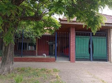 Casa de 3 ambientes, Lanús · Venta. Casa Ideal Para Disfrutar en Flia. o Emprendimiento