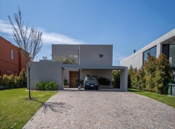 Casa · 330m² · 7 Ambientes · 6 Cocheras · Venta, Casa de 4 Dorm. - Virazon Al Agua