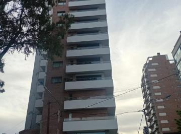 Departamento · 1m² · 6 Ambientes · 2 Cocheras · Venta Departamento Tres Dorm. Piso Completo