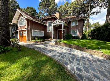 Casa de 5 ambientes, Pinamar · Codigo 713 – Casa en Alquiler Temporario – 5 Ambientes C/ Cochera – Nuevo Golf