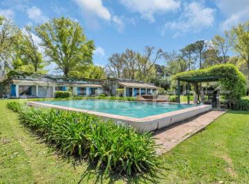 Casa · 245m² · 6 Ambientes · 6 Cocheras · Chacra en Venta, Villa Rosa, Pilar