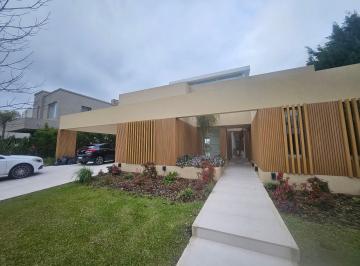 Casa · 320m² · 6 Ambientes · 2 Cocheras · Casa Al Lago Central a Estrenar en Nordelta en Venta