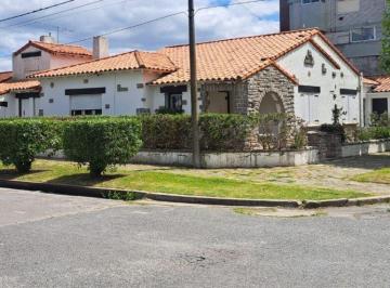 Casa de 5 ambientes, Miramar · Chalet Zona 4