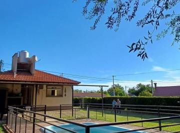 Casa · 45m² · 2 Ambientes · 1 Cochera · Casa Centrica con Piscina!