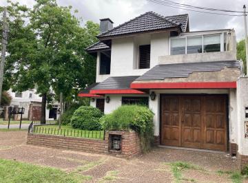 Casa · 213m² · 5 Ambientes · 4 Cocheras · Venta Casa 5 Amb Patio Garage Monte Grande Apto Credito