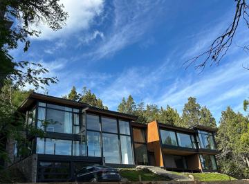 Casa · 606m² · 8 Ambientes · 2 Cocheras · Casa en Venta en Arelauquen Golf & Country Club
