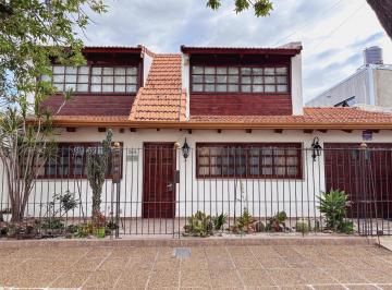Casa · 163m² · 4 Ambientes · 1 Cochera · Propiedad de 2 Habitaciones y Patio en Barrio San Martín