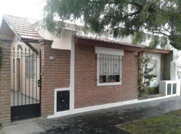 PH de 4 ambientes, Morón · Chalet en P. H Al Frente