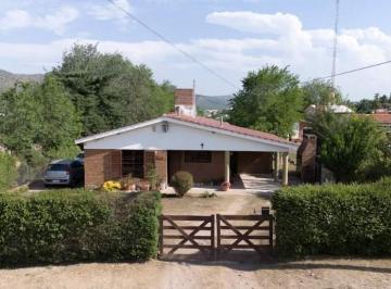 Casa · 120m² · 4 Ambientes · 1 Cochera · En Venta Casa con Gran Lote Las Ensenadas Villa Carlos Paz