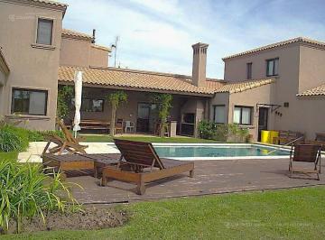Casa · 400m² · 6 Ambientes · 7 Cocheras · Casa en Venta - 4 Dormitoros - 2 en Suite - Lote Grande - Santa Catalina - Villanueva