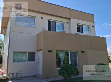 Casa · 270m² · 6 Ambientes · 2 Cocheras · Casa en Barrio Las Lavandas