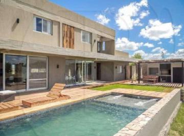 Departamento · 63m² · 2 Ambientes · 1 Cochera · Amplio Dos Ambientes con Jardin