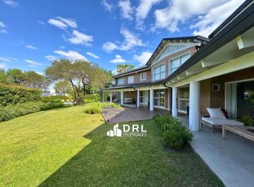 Casa · 600m² · 7 Ambientes · 2 Cocheras · Casa en Venta en Lomas de La Carolina