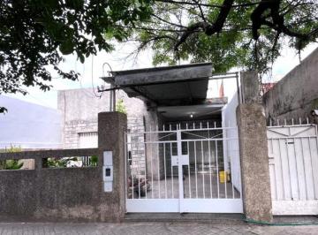 Casa · 144m² · 8 Ambientes · 1 Cochera · Casa - Venta