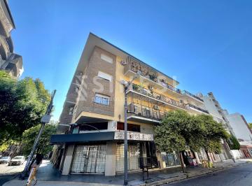 Departamento · 80m² · 4 Ambientes · 1 Cochera · Departamento 4 Ambientes con Patio y Cochera - San Martin Centro