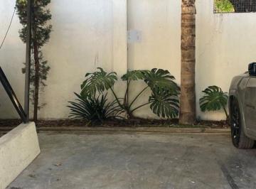 Garage , Lomas de Zamora · Cochera Semicubierta