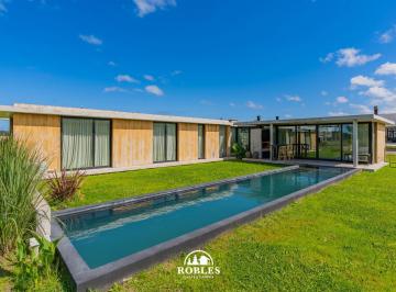 Casa · 186m² · 4 Ambientes · Casa Estilo Moderno en El Exclusivo Barrio Casonas del Haras