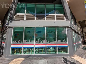 Local comercial · 175m² · Local de 3 Plantas en Flores
